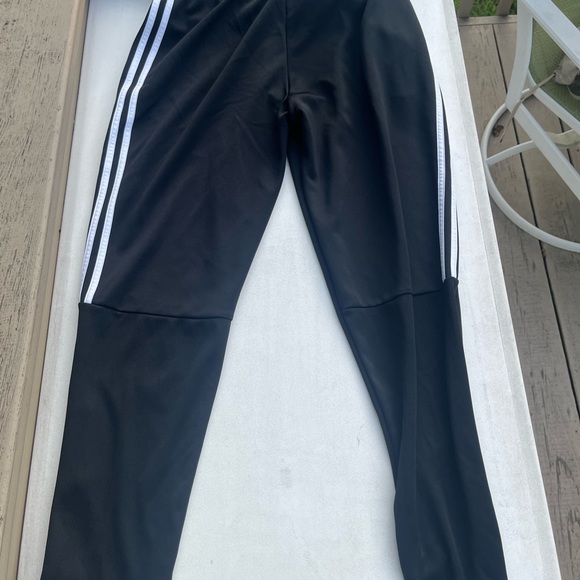 adidas joggers black size L. in great condition feel free to send an offer! - Picture 2 of 3